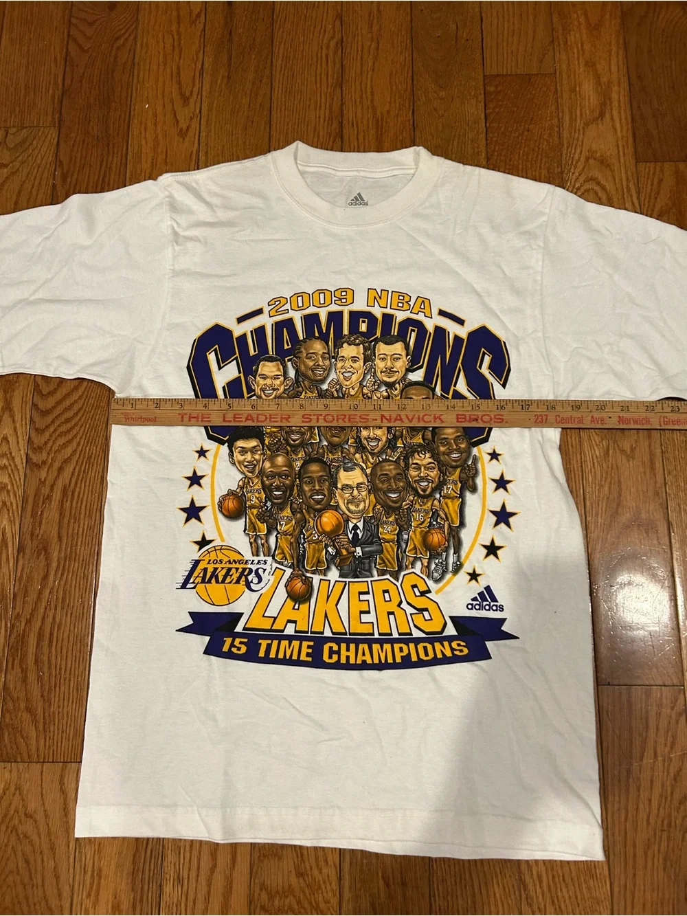 Adidas LA Lakers‎ 2009 NBA Champions Shirt 15 Time Champs Caricature Small Vtg